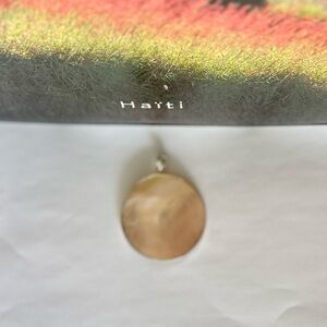 Blister Pearl Shell Silver Tone Round Beige Pendant Necklace